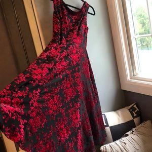 Betsey Johnson beautiful size 2 red flower dress